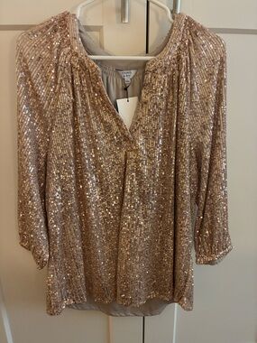 Fabulous crown & ivy rose gold sequin V-neck blouse. NWT